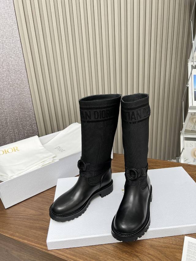 2024ss最高版本 Dior 迪奥秋冬靴复古工装靴 一脚蹬 ，鞋面进口小牛皮拼接最新进口科技电绣面萱型百搭瘦脚yyds.造型立体饱满，帅气十足 上脚舒适 ，设