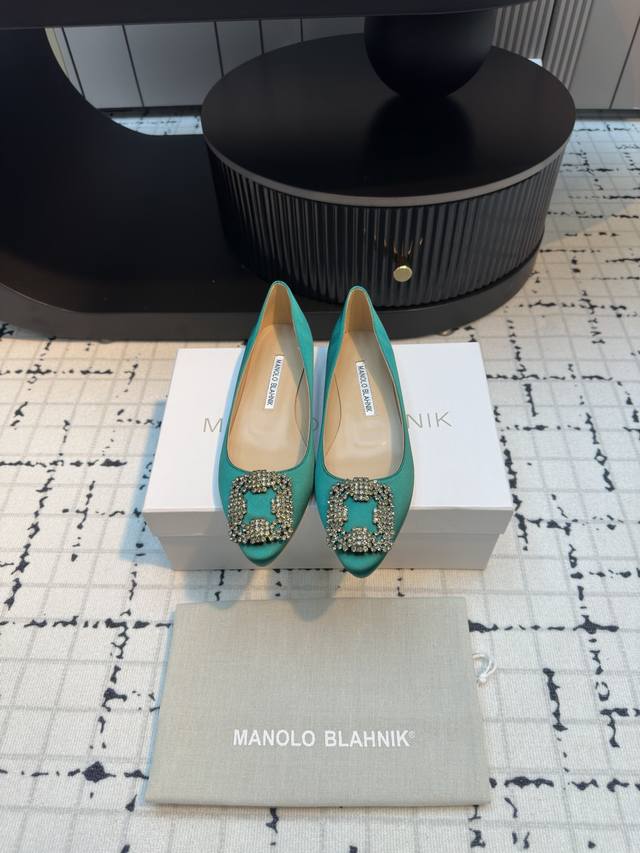 代购级别 市场唯一对版Manolo Blahnik 万年不败的经典款 重金购买三个原版购入 一系列四种跟高1:1复刻定制 做到零差距。试脚 调楦 定制一年有余，