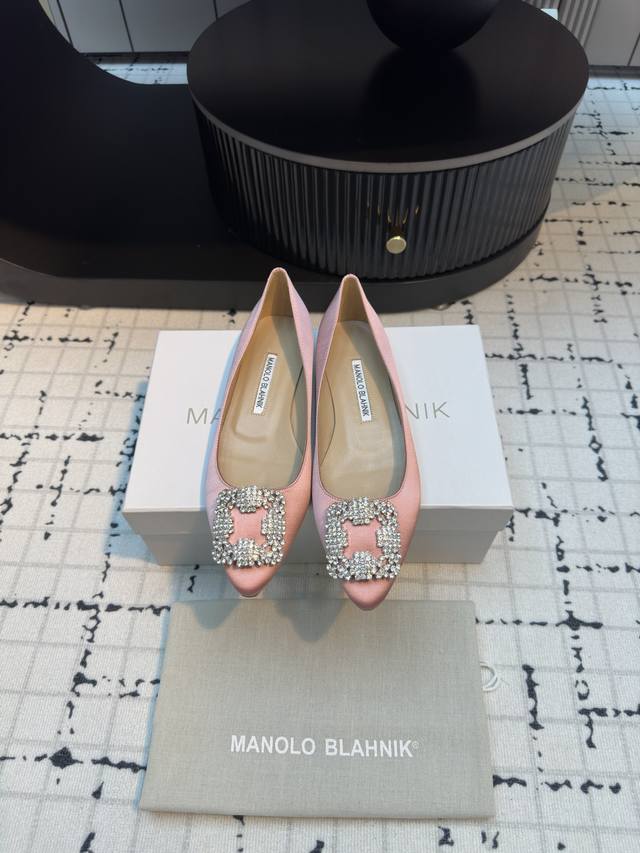 代购级别 市场唯一对版Manolo Blahnik 万年不败的经典款 重金购买三个原版购入 一系列四种跟高1:1复刻定制 做到零差距。试脚 调楦 定制一年有余，