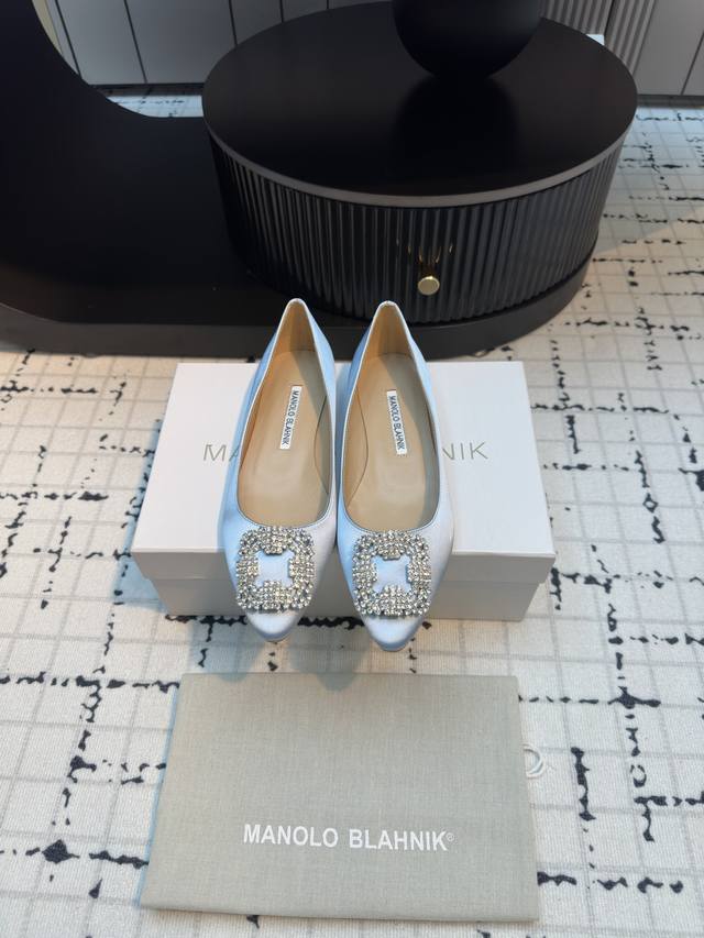 代购级别 市场唯一对版Manolo Blahnik 万年不败的经典款 重金购买三个原版购入 一系列四种跟高1:1复刻定制 做到零差距。试脚 调楦 定制一年有余，