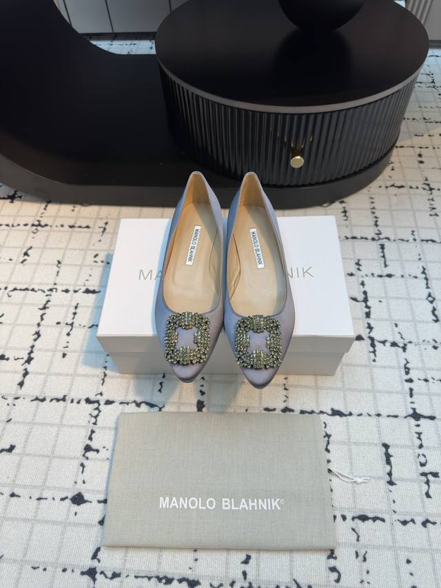 代购级别 市场唯一对版Manolo Blahnik 万年不败的经典款 重金购买三个原版购入 一系列四种跟高1:1复刻定制 做到零差距。试脚 调楦 定制一年有余，