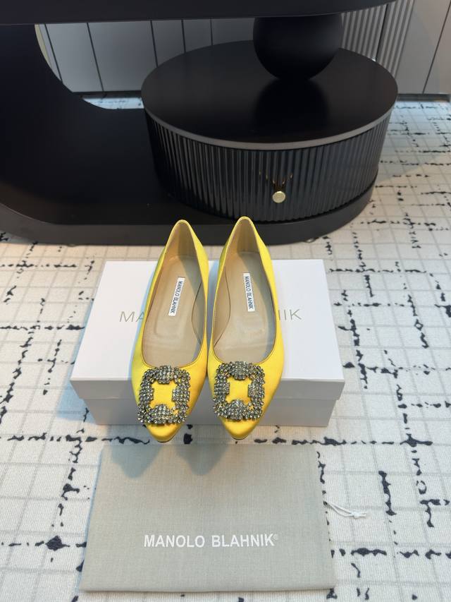 代购级别 市场唯一对版Manolo Blahnik 万年不败的经典款 重金购买三个原版购入 一系列四种跟高1:1复刻定制 做到零差距。试脚 调楦 定制一年有余，