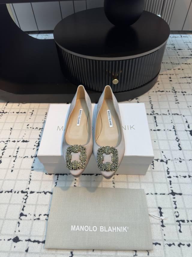 代购级别 市场唯一对版Manolo Blahnik 万年不败的经典款 重金购买三个原版购入 一系列四种跟高1:1复刻定制 做到零差距。试脚 调楦 定制一年有余，