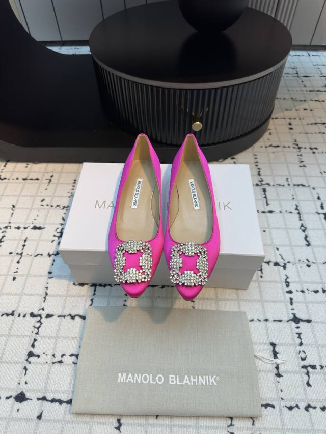 代购级别 市场唯一对版Manolo Blahnik 万年不败的经典款 重金购买三个原版购入 一系列四种跟高1:1复刻定制 做到零差距。试脚 调楦 定制一年有余，