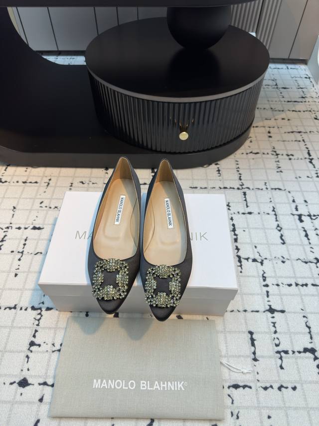 代购级别 市场唯一对版Manolo Blahnik 万年不败的经典款 重金购买三个原版购入 一系列四种跟高1:1复刻定制 做到零差距。试脚 调楦 定制一年有余，