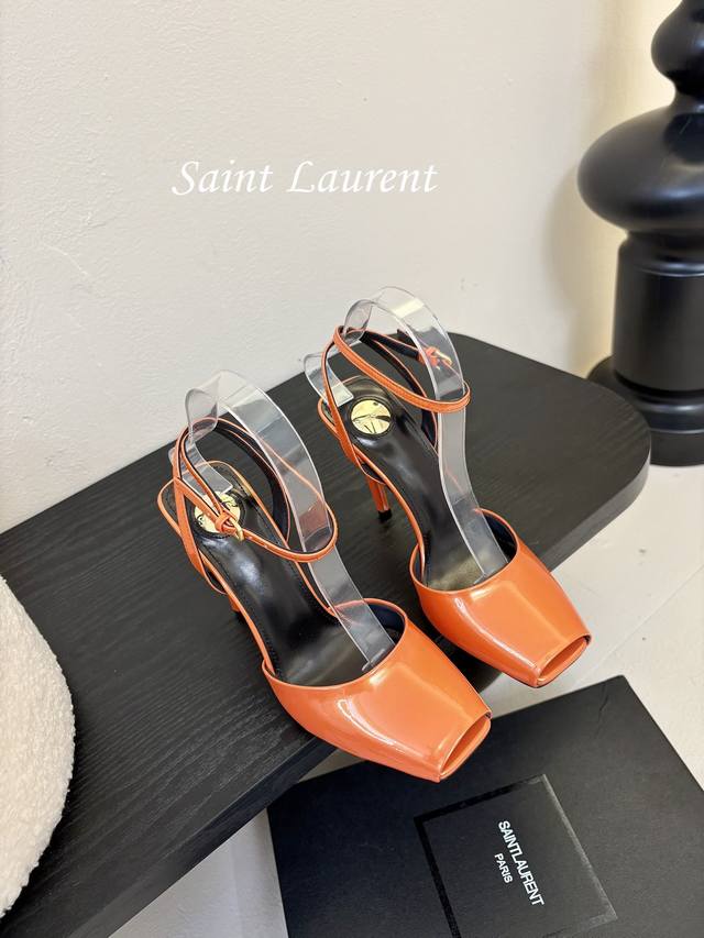 Saint Laurent 圣罗兰细跟坡跟鱼嘴凉鞋Lee金属钻链条尖头高跟鞋YSL姐姐的美丽尤物高跟鞋 又是人间圣罗兰 Rose同款的高跟鞋化很好修饰脚型，奢华