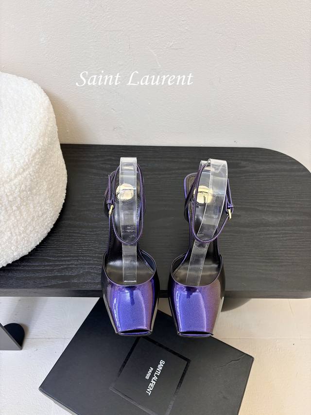 Saint Laurent 圣罗兰细跟坡跟鱼嘴凉鞋Lee金属钻链条尖头高跟鞋YSL姐姐的美丽尤物高跟鞋 又是人间圣罗兰 Rose同款的高跟鞋化很好修饰脚型，奢华