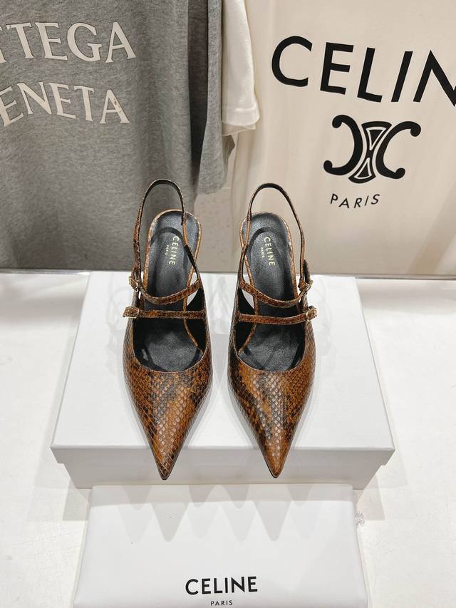 高版本出厂 CELINE 赛琳2025ss夏季新品简易尖头高跟凉鞋～复古简约又时尚 上脚舒适.百搭.显瘦，超有气质～百搭日常着用都是一绝的单品！小平跟轻松无压力