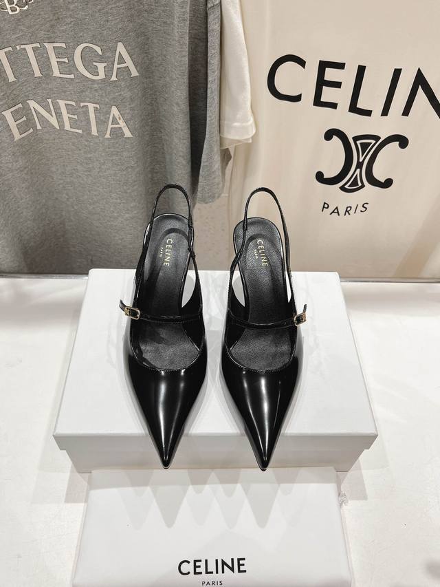 高版本出厂 CELINE 赛琳2025ss夏季新品简易尖头高跟凉鞋～复古简约又时尚 上脚舒适.百搭.显瘦，超有气质～百搭日常着用都是一绝的单品！小平跟轻松无压力