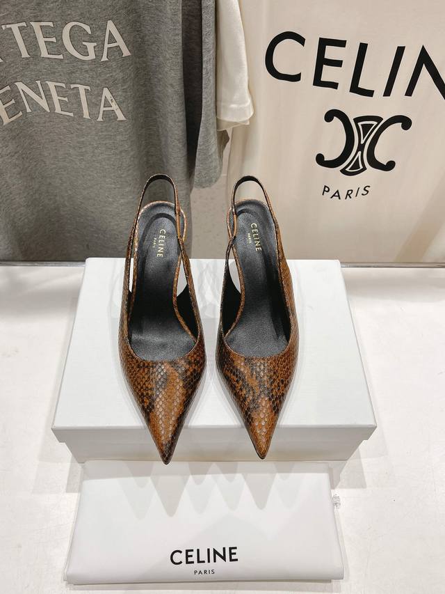 高版本出厂 CELINE 赛琳2025ss夏季新品简易尖头高跟凉鞋～复古简约又时尚 上脚舒适.百搭.显瘦，超有气质～百搭日常着用都是一绝的单品！小平跟轻松无压力