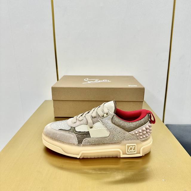 出厂价钻面 王俊凯 杨幂 丁程鑫 陈牧驰王子异 同款Christian Louboutin路铂廷 2024 新品 ASTROLOUBI 男女同款厚底运动鞋红底鞋