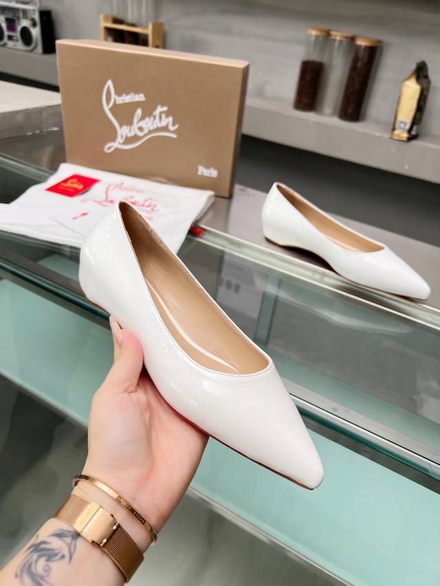 ChristianLouboutin路铂廷 CL红底鞋‖ 全球限量！来自拉斯维加斯的祝福灵感来自拉斯维加斯的炫彩霓虹百年经典永不下架款手工制作，精致工艺收藏级作