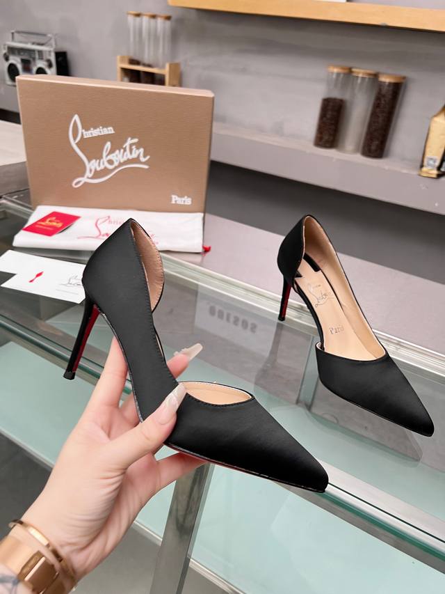 ChristianLouboutin路铂廷 CL红底鞋‖ 全球限量！来自拉斯维加斯的祝福灵感来自拉斯维加斯的炫彩霓虹百年经典永不下架款手工制作，精致工艺收藏级作