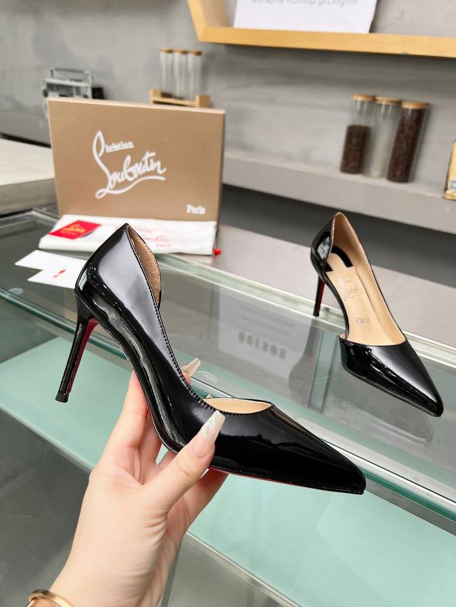 ChristianLouboutin路铂廷 CL红底鞋‖ 全球限量！来自拉斯维加斯的祝福灵感来自拉斯维加斯的炫彩霓虹百年经典永不下架款手工制作，精致工艺收藏级作