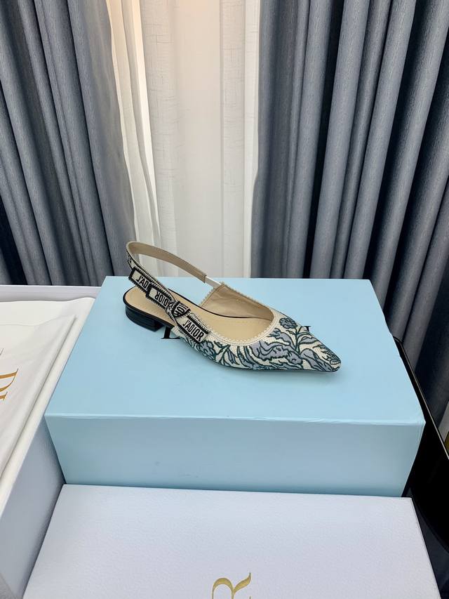 出厂价 J'ADIOR 迪奥 DIOR&MOI 春夏最新高定Slingback标志性系列 纯棉刺绣图案露跟平底女鞋 明星同款字母logo织带方头粗高跟蝴蝶结女凉