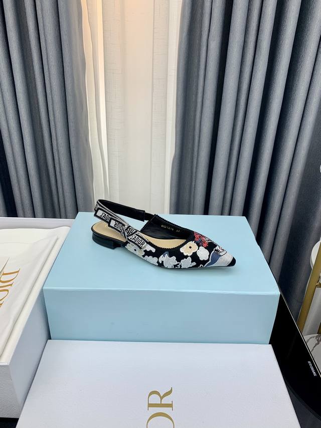 出厂价 J'ADIOR 迪奥 DIOR&MOI 春夏最新高定Slingback标志性系列 纯棉刺绣图案露跟平底女鞋 明星同款字母logo织带方头粗高跟蝴蝶结女凉
