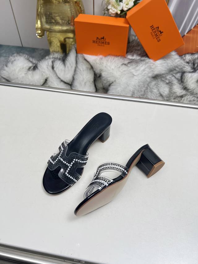 Hermes2024春夏新款P: 真皮大底 P:160 橡胶大底 码数：35-44 43 44可定做不退换 面料胶片加烫钻，垫脚羊皮 爱马仕2024新款官网同步
