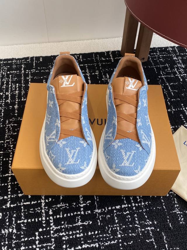 代购级牛仔布 皮面 Louis Vuitton 26ss 春夏新款 路易威登 男款小白鞋 休闲鞋 运动鞋原版9650 购入 开发做货，驴牌LV路易威登为中国传统