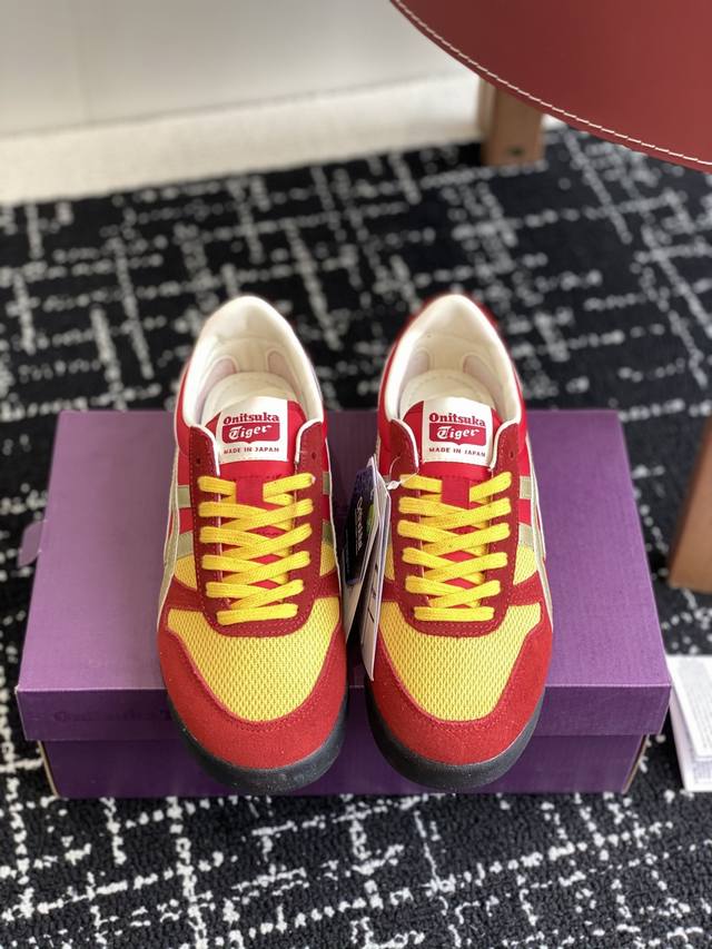 代购级 鬼塚虎 Onitsuka Tiger Ultimate 81 织物系列融合经典设计与现代工艺，打造出兼具复古与时尚的鞋款。织物材质轻盈透气，提供舒适的穿