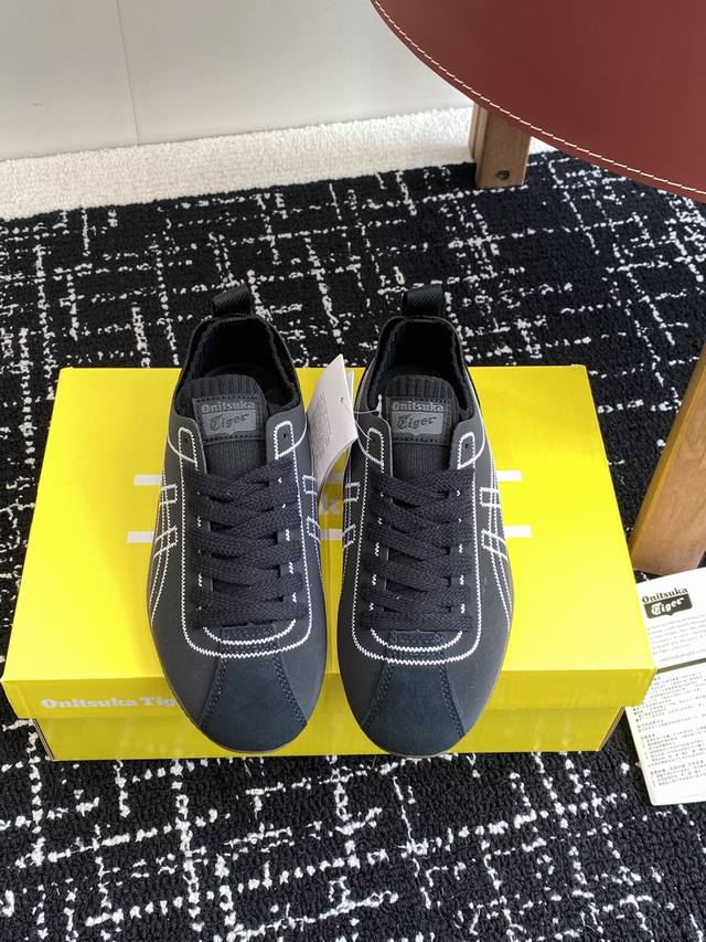 代购级 鬼塚虎Onitsuka Tiger SCLAW以经典重塑未来，SCLAW系列延续了Onitsuka Tiger的标志性设计语言，同时注入现代潮流元素。鞋