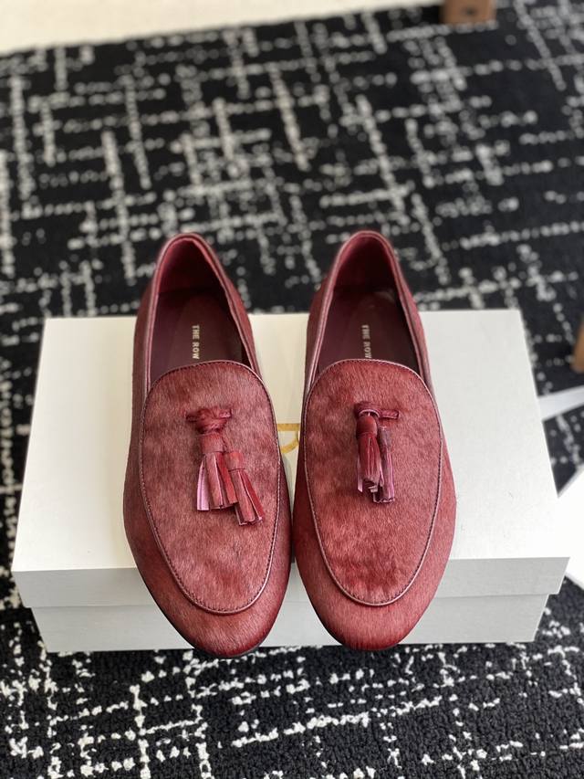 东莞代购级 The Row 25ss 春夏季新款 乐福鞋 单鞋 第一眼看到这个鞋子就爱上了，带点复古味随意搭配都好看！各大网红博主都在穿它，整个鞋子非常柔软，好