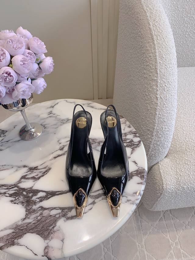 出厂价 SAINT LAUREN* YSL 杨树林走秀款宝石尖头后空高跟鞋 小姐姐的美丽尤物高跟鞋 优雅迷人性感 女人味十足 鞋面牛皮 真丝 内里垫脚羊皮 意大