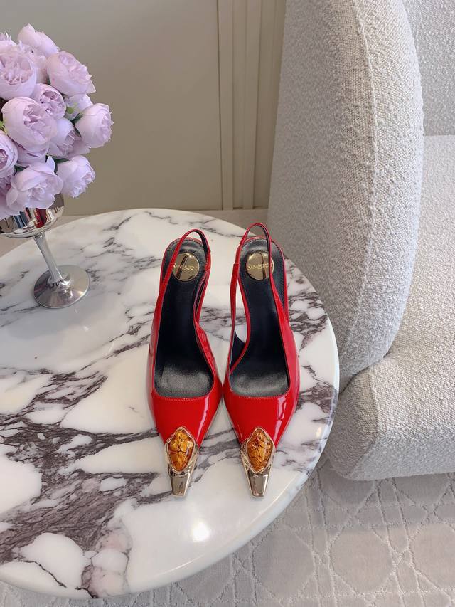 出厂价 SAINT LAUREN* YSL 杨树林走秀款宝石尖头后空高跟鞋 小姐姐的美丽尤物高跟鞋 优雅迷人性感 女人味十足 鞋面牛皮 真丝 内里垫脚羊皮 意大