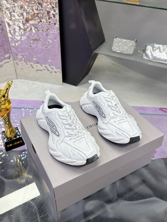 工厂价： Balenciaga 巴黎世家最新爆款 Sneaker系列情侣款老爹鞋运动鞋 整体鞋型汲取了Balenciaga Track和Balenciaga R