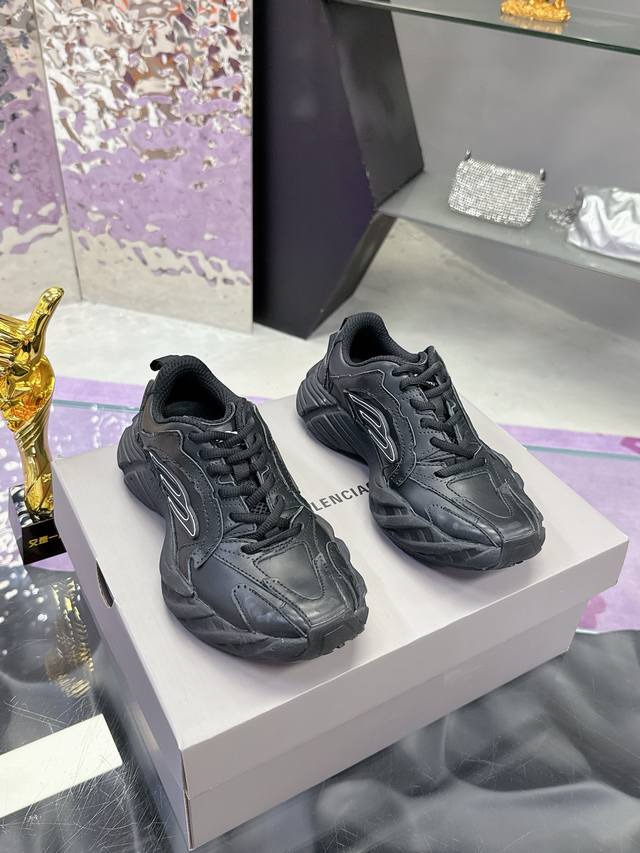 工厂价： Balenciaga 巴黎世家最新爆款 Sneaker系列情侣款老爹鞋运动鞋 整体鞋型汲取了Balenciaga Track和Balenciaga R