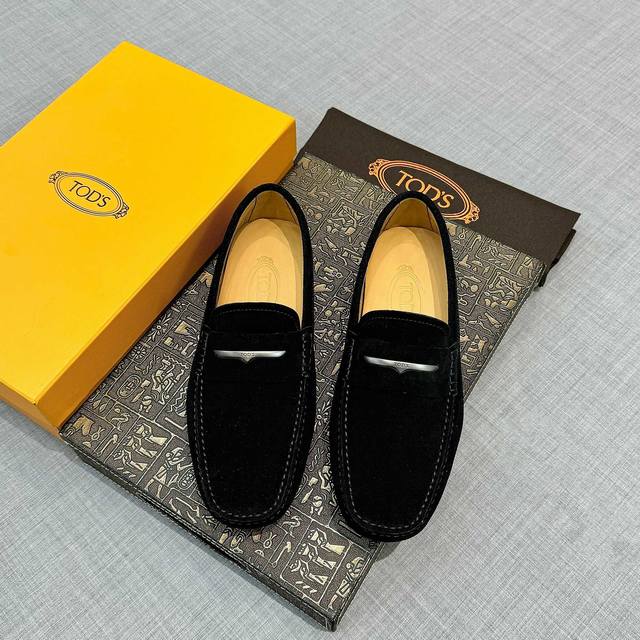 Tods 男士豆豆鞋 专柜同步新款 高端品质 磨砂皮杏色牛里.原版包装。黑色，尺码38-45。