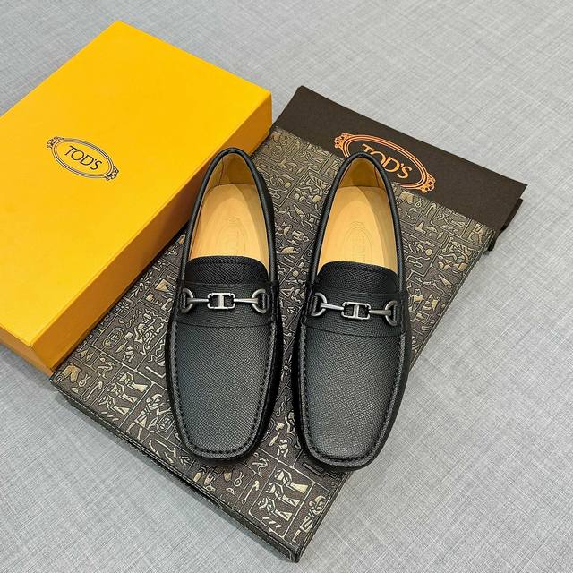 Tods 男士豆豆鞋 专柜同步新款 高端品质 蜥蜴纹牛皮杏色牛里.原版包装。黑色，尺码38-45。