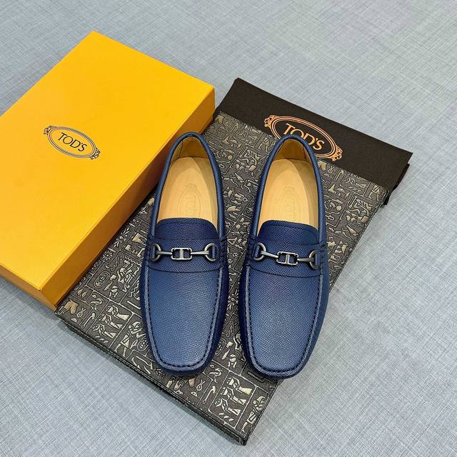 Tods 男士豆豆鞋 专柜同步新款 高端品质 蜥蜴纹牛皮杏色牛里.原版包装。深蓝色，尺码38-45。