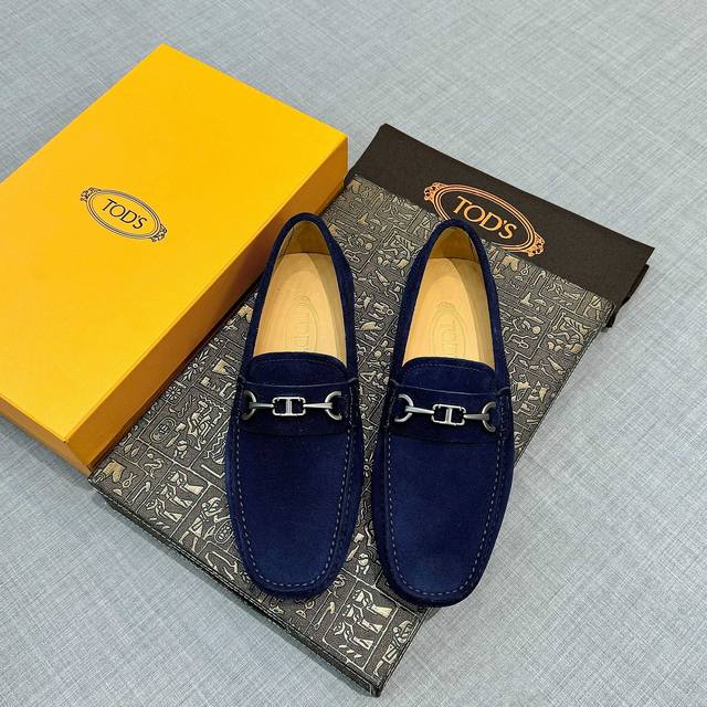 Tods 男士豆豆鞋 专柜同步新款 高端品质 磨砂皮杏色牛里.原版包装。深蓝色，尺码38-45。