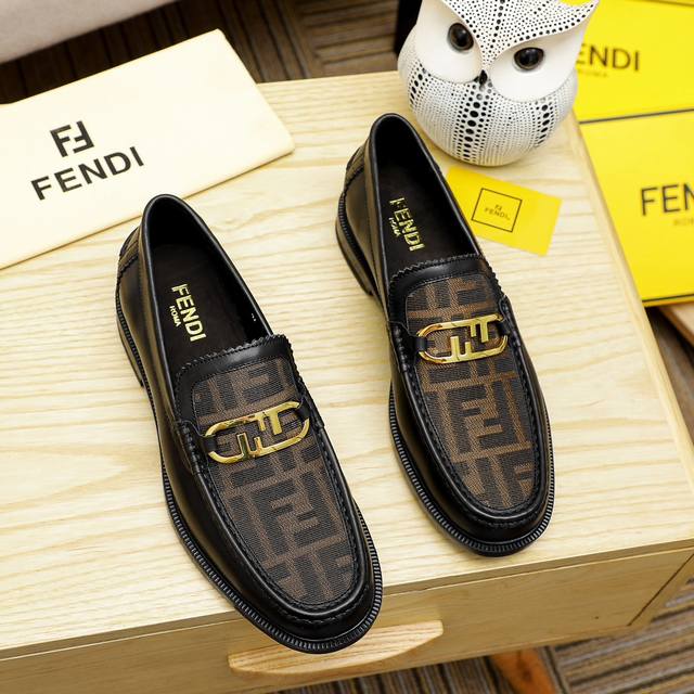 FENDI 最新男士正装皮鞋经典系列不容错过头层采用进口头层牛皮原单品质，皮质光滑细腻版型超赞，完美流线型轮廓皮内里，2色可选！码数38-45