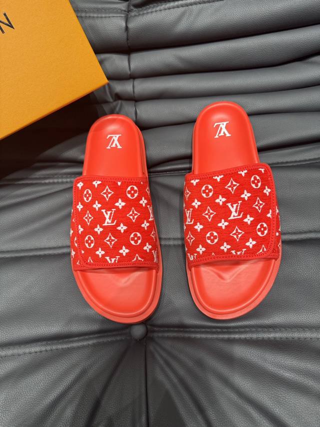 38-45 Louis V*高端精品 奢品拖鞋，1:1高端品质，休闲阳光宽松舒适型，最高版本高品质精品，经夏季必入哦！