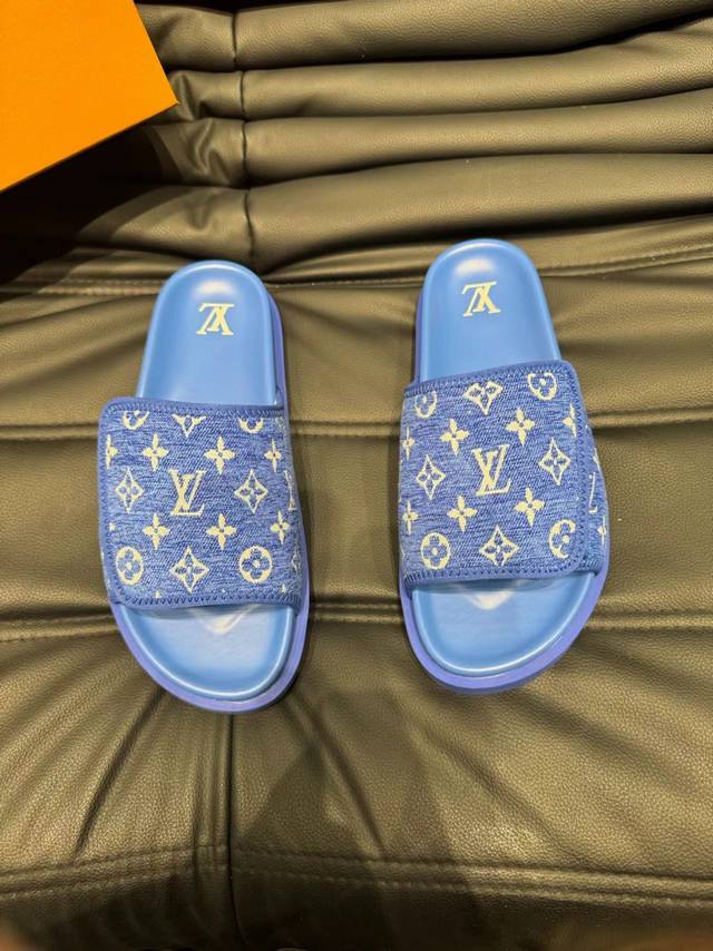 38-45 Louis V*高端精品 奢品拖鞋，1:1高端品质，休闲阳光宽松舒适型，最高版本高品质精品，经夏季必入哦！