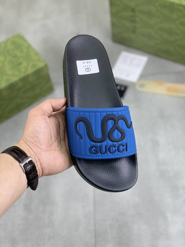 工厂价 GUCCI 古奇蛇年新款休闲拖鞋，原版官网1:1、完美做工 透射出一种尊贵奢华，于古奇高端超凡工艺中升华其奢侈定义。原版古奇双G组合大底，码数：37-4