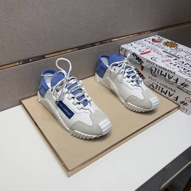 出厂价 Dg～ 情侣装休闲鞋 2025z柜同步发售 码数:35-44# 1个颜色鞋面选用多材质拼接真皮内里，舒适透气，鞋底：原版舒适耐磨大底，实物拍摄实物更赞