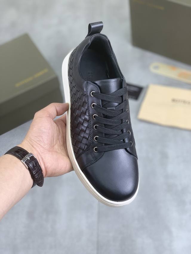 工厂价 水染牛里 高品质商务休闲鞋 BOTTEGA VENETA官网同步最新款顶级版市场的BV， 接受材质对比 鞋型对比 工艺对比 实用又有质感 百搭适用任何场