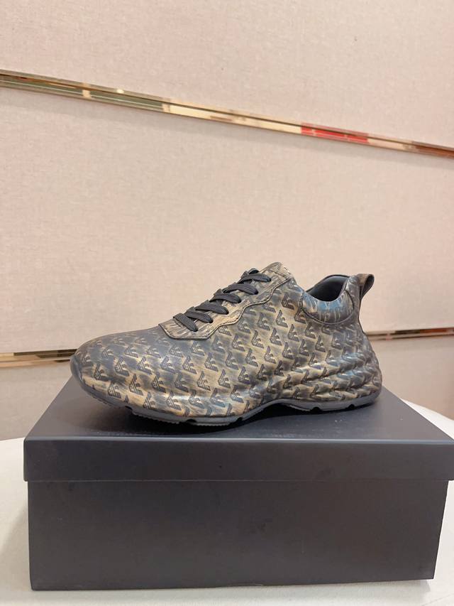 羊里阿玛尼 armani exchange 官网最新款 ax时尚休闲男鞋，爆款版型简洁大气，潮男专属.独有的官网最新品牌元素元素原版装饰，时尚又大方，面料原版牛