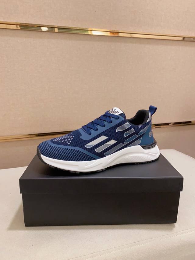 阿玛尼 ARMANI EXCHANGE 官网最新款 AX时尚休闲男鞋，爆款版型简洁大气，潮男专属.独有的官网最新品牌元素元素原版装饰，时尚又大方，面料原版牛皮透