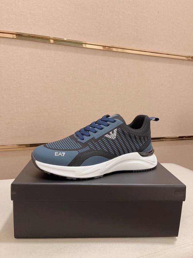 工厂价: 阿玛尼 ARMANI EXCHANGE 官网最新款 AX时尚休闲男鞋，爆款版型简洁大气，潮男专属.独有的官网最新品牌元素元素原版装饰，时尚又大方，面料