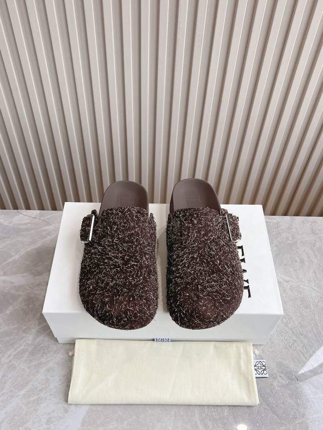 出厂 顶级版本 罗意威Loewe 25 Campo早春半拖鞋来自秀场延续品牌设计师Jonathan Anderson一贯的玩味主义色彩新款Campo玛丽珍穆勒鞋