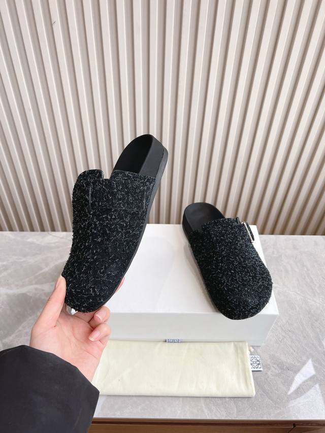 出厂 顶级版本 罗意威Loewe 25 Campo早春半拖鞋来自秀场延续品牌设计师Jonathan Anderson一贯的玩味主义色彩新款Campo玛丽珍穆勒鞋