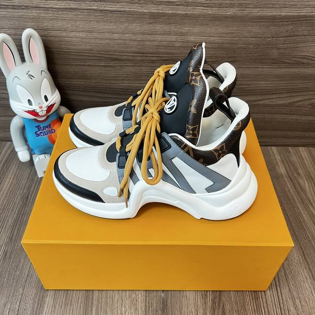 顶级版本LOUIS VUITTON Archlight 1.0花纹时尚低帮运动休闲鞋女款白灰黑.面料:科技混合面料拼接牛皮 lv老花皮内里:进口羊皮里 织物垫脚