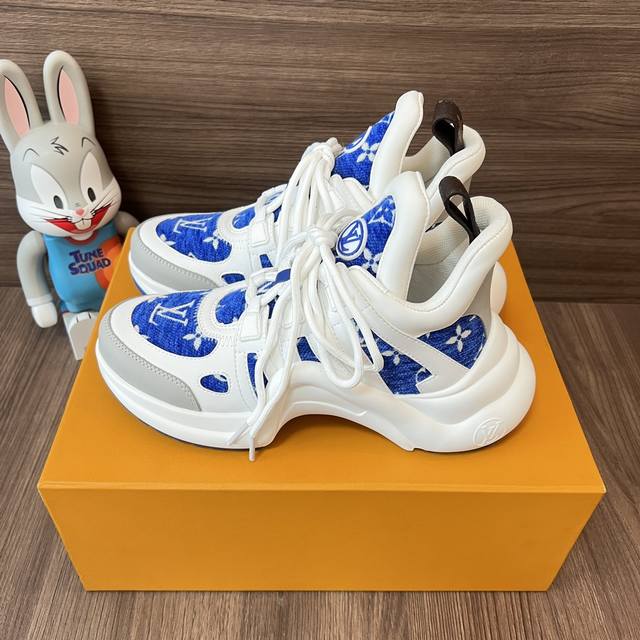顶级版本LOUIS VUITTON Archlight 1.0花纹时尚低帮运动休闲鞋女款白蓝灰。面料:科技混合面料拼接牛皮 lv老花皮内里:进口羊皮里 织物垫脚