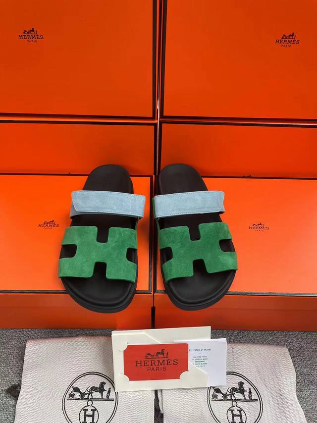 H家 HERMES 男女同款，最近火到不行的情侣款二舅鞋- 凉鞋,搭配各种彩色袜子，潮爆了 鞋面：进口混种羊皮.鹿皮 内里：进口混种羊皮 大底：Tpu防滑耐磨大