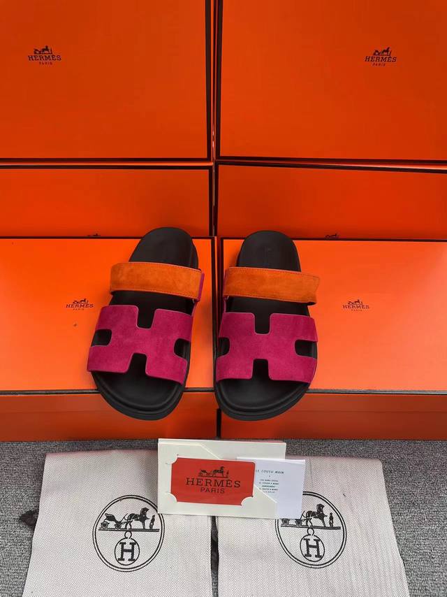 H家 HERMES 男女同款，最近火到不行的情侣款二舅鞋- 凉鞋,搭配各种彩色袜子，潮爆了 鞋面：进口混种羊皮.鹿皮 内里：进口混种羊皮 大底：Tpu防滑耐磨大