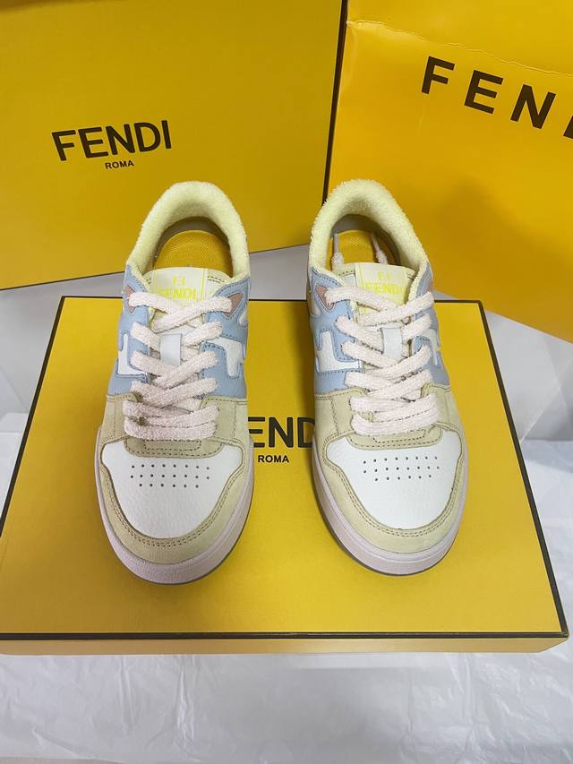 市场顶级版本FEND* 芬迪match最新爆款情侣款运动鞋板鞋超多明星博主上脚 原版购入 一比一开发 做货 设计师Kim Jones打造的首款运动鞋fendi