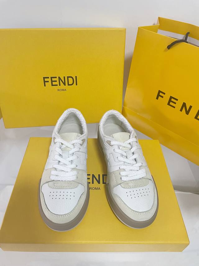 市场顶级版本FEND* 芬迪match最新爆款情侣款运动鞋板鞋超多明星博主上脚 原版购入 一比一开发 做货 设计师Kim Jones打造的首款运动鞋fendi
